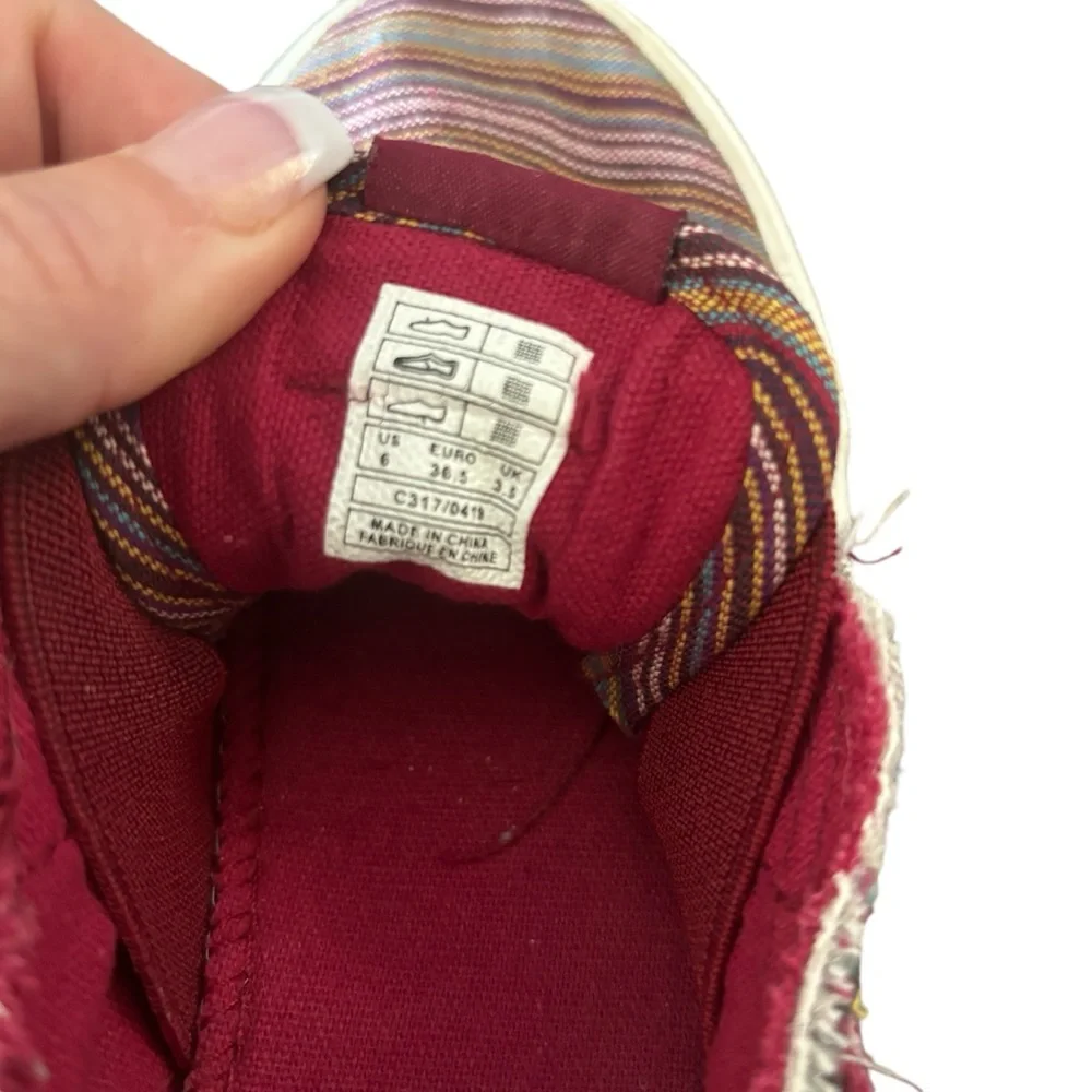 Rocket Dog Women's Burgundy Striped Slip On Sneakers 6
